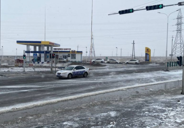 УБ-Дархан чиглэлийн зам нээлттэй ч цасан шуургатай байна